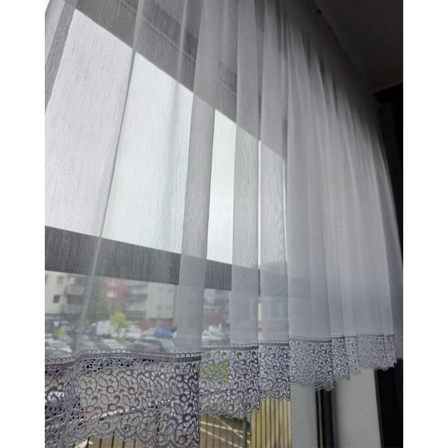 Firana gotowa 300x110 krótka IWONA z gipiurą (limitowana kolekcja) - na karnisz 120-200cm